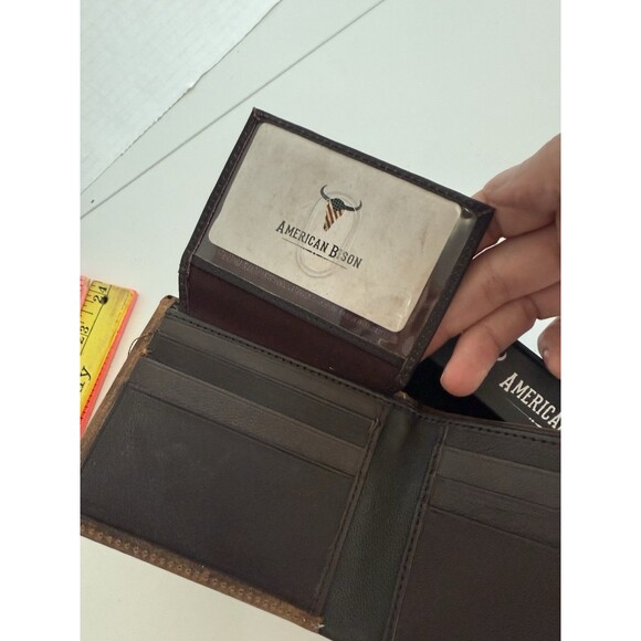 American Bison Men’s Brown Logo Genuine Leather Wallet Two Tone Materials - Picture 4 of 11